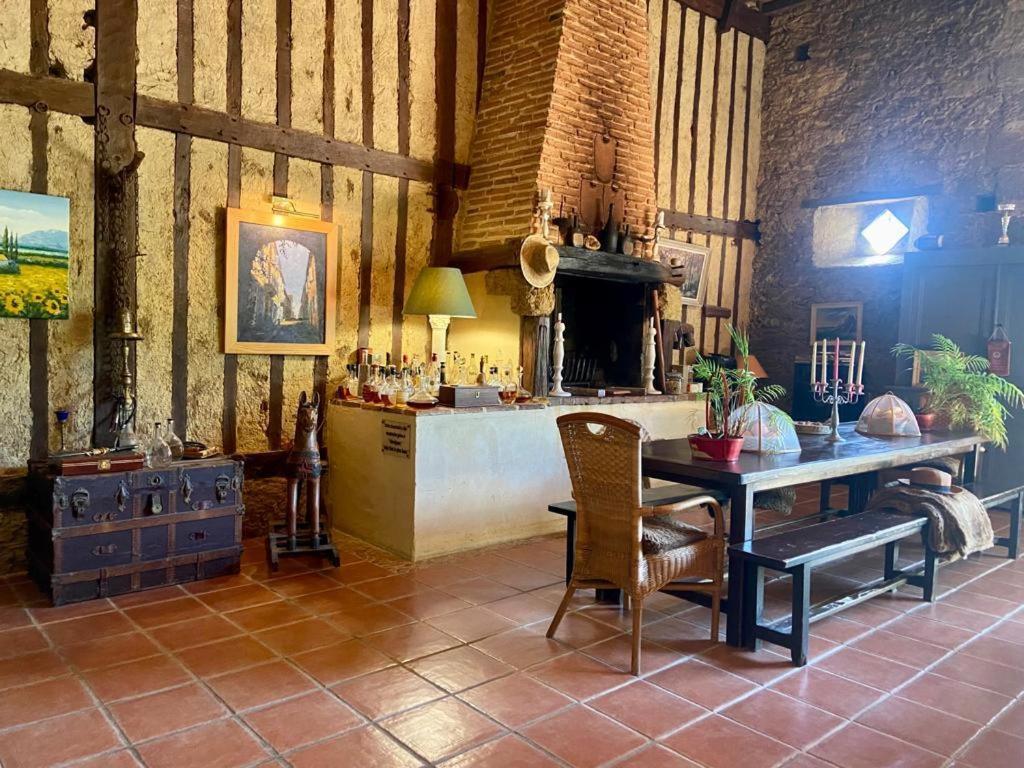 Maison D'Hotes Le Chai D'Armagnac Monguilhem Exterior foto